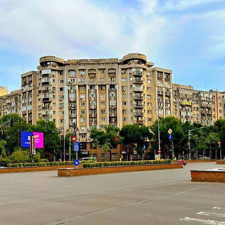 Apartment Palace Of Parliament Bukares Bagian luar foto