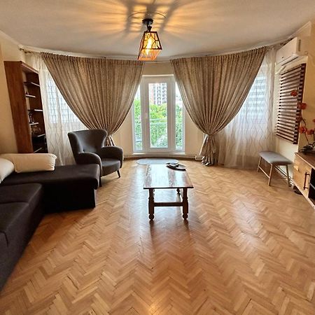 Apartment Palace Of Parliament Bukares Bagian luar foto