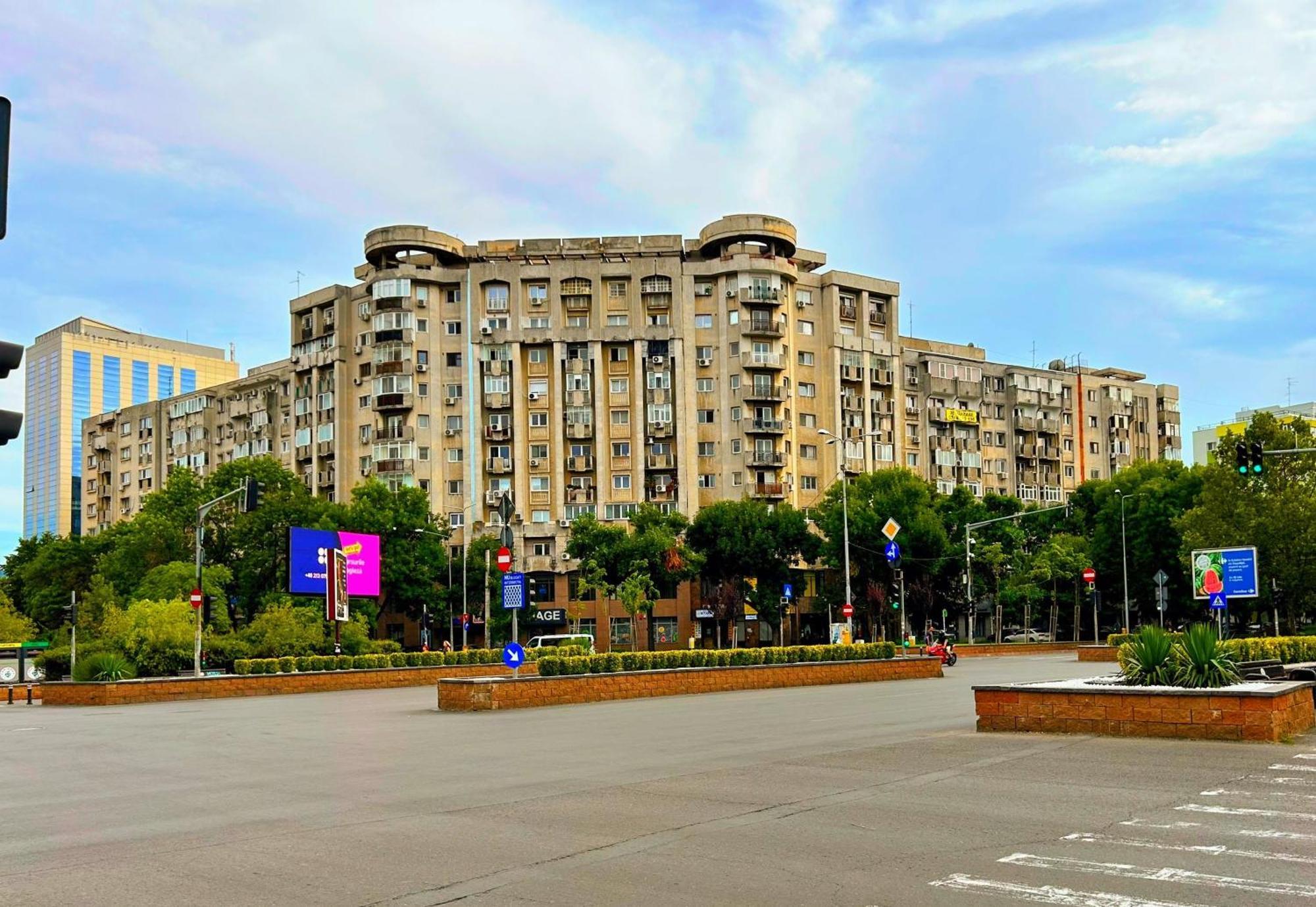 Apartment Palace Of Parliament Bukares Bagian luar foto
