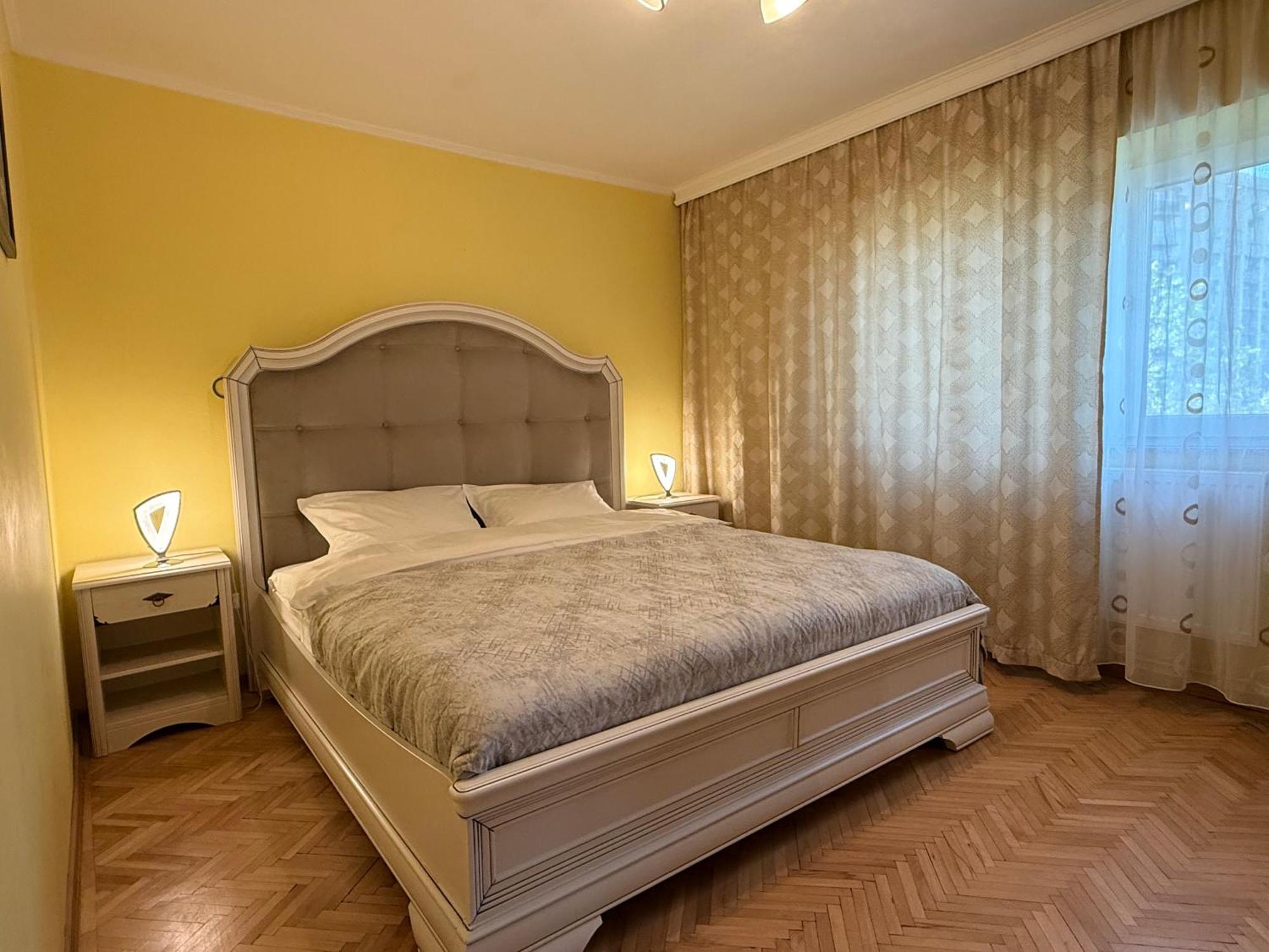 Apartment Palace Of Parliament Bukares Bagian luar foto